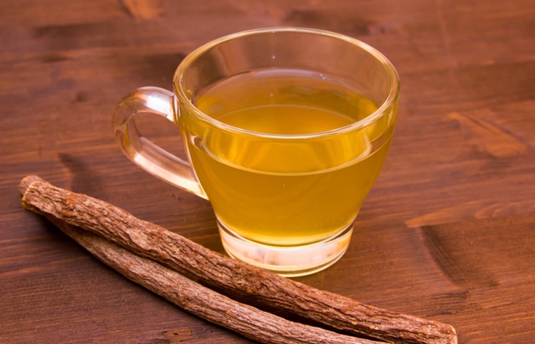 Chá de Alcaçuz serve para quê? Veja benefícios e como fazer