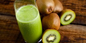 beneficio do suco de kiwi