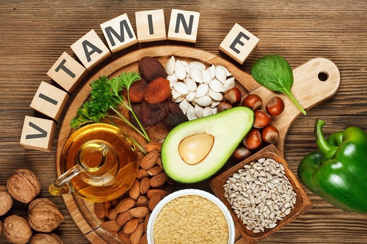 Vitamina E: para que serve, alimentos, deficiência e como usar