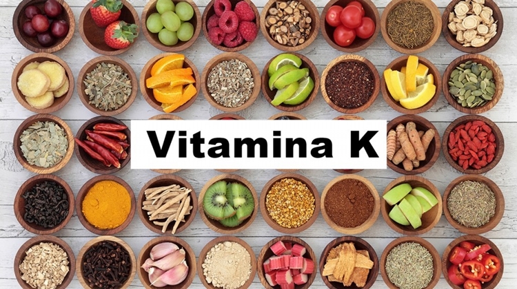 Vitamina K: para que serve, alimentos, deficiência e como usar