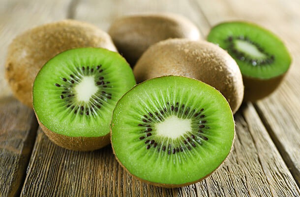 beneficios do kiwi