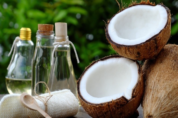 Óleo de Coco para que serve? como tomar, benefícios e malefícios