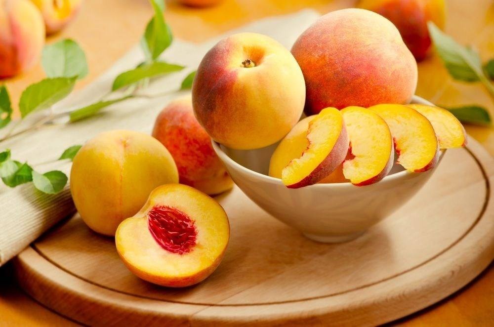 Pêssego fruta: 40 benefícios e informação nutricional