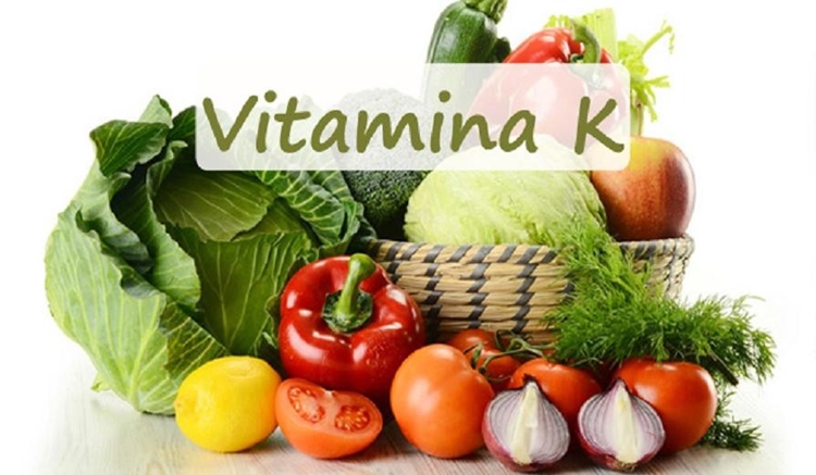 Vitamina K: para que serve, alimentos, deficiência e como usar