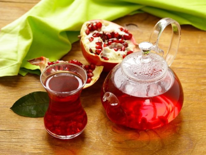 Chá da Casca de Romã serve para quê? Veja benefícios e como fazer