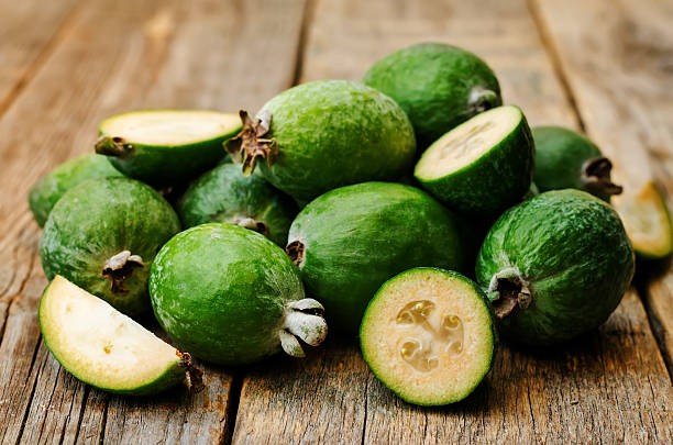 Goiaba Ananás Fruta: 10 benefícios, informação nutricional e malefícios