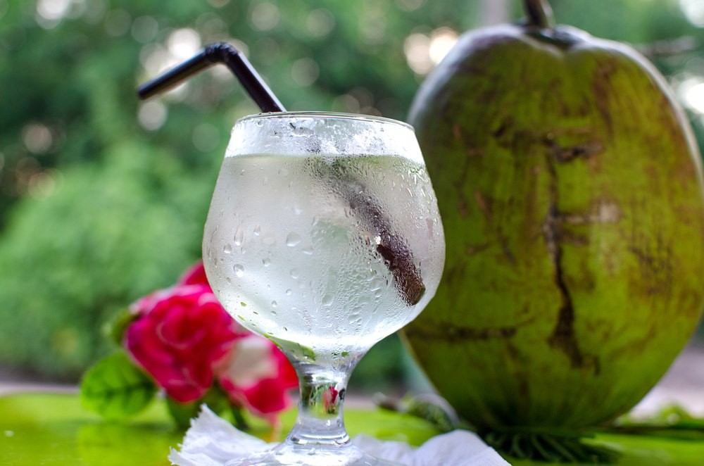 Água de Coco: 40 benefícios, informação nutricional e malefícios