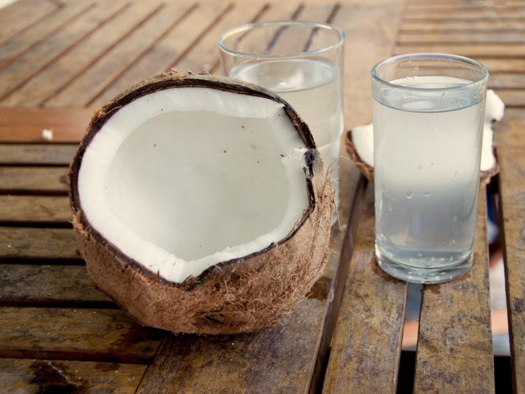 Água de Coco: 40 benefícios, informação nutricional e malefícios