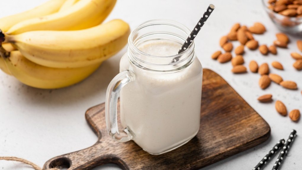 Vitamina da banana: 10 benefícios, como fazer e para que serve